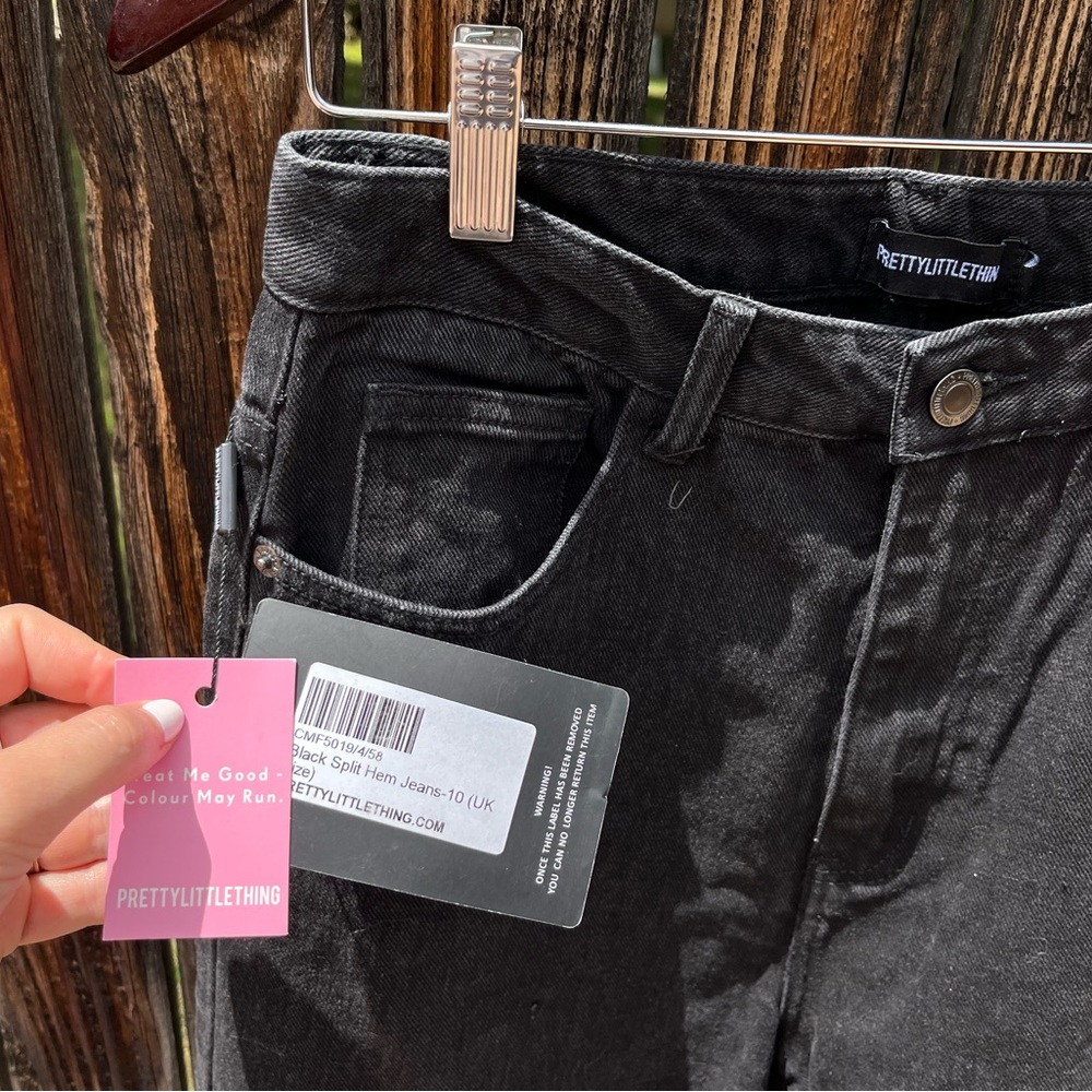 PrettyLittleThing • Black High Rise Jeans